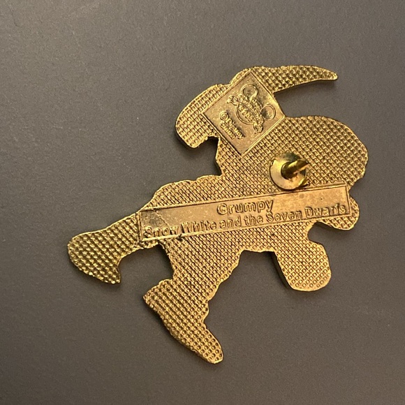 Disney Pin 8590 Snow White and the Seven Dwarfs Grumpy Holding a Pick Axe - Picture 4 of 4